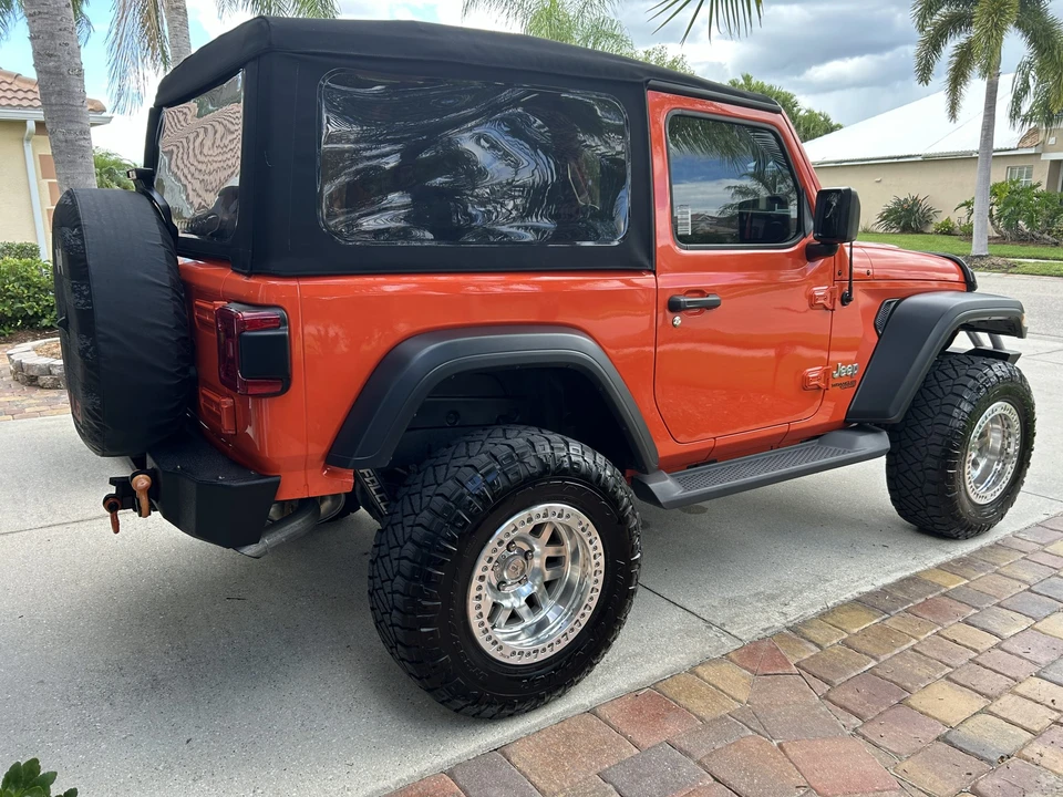 2019 Jeep JL Wrangler - Image 9 of 31