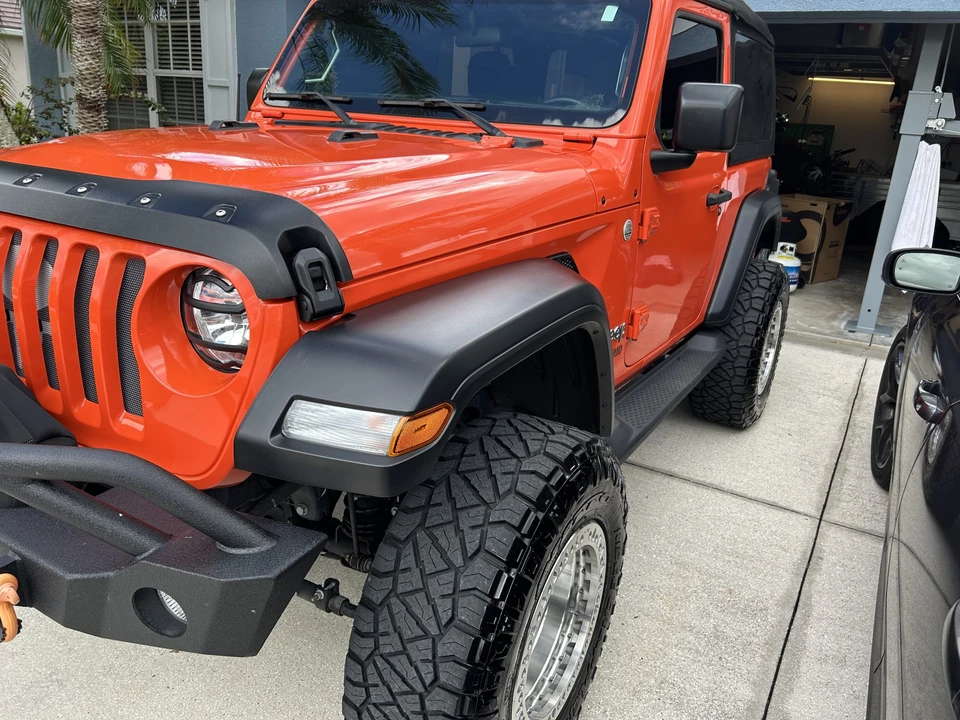 2019 Jeep JL Wrangler - Image 18 of 31