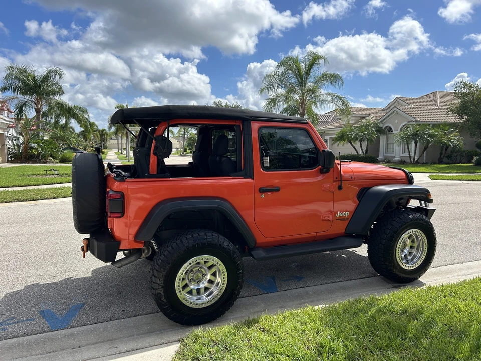 2019 Jeep JL Wrangler - Image 10 of 31