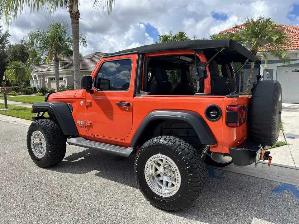 2019 Jeep JL Wrangler - Image 5 of 31