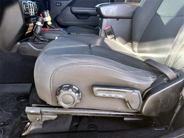 2019 Jeep JL Wrangler - Image 15 of 21