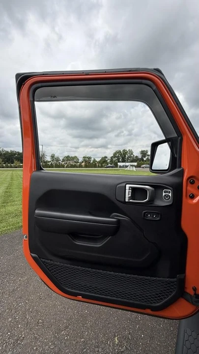 2019 Jeep JL Wrangler - Image 9 of 31