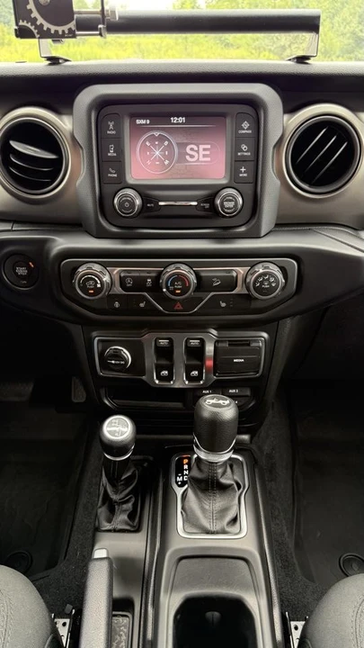 2019 Jeep JL Wrangler - Image 15 of 31
