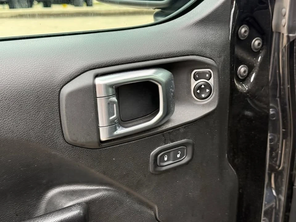 2019 Jeep JL Wrangler - Image 11 of 20
