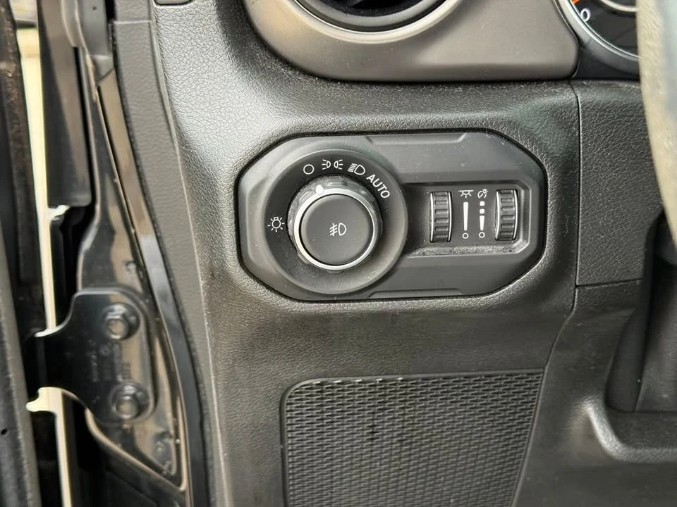 2019 Jeep JL Wrangler - Image 18 of 20