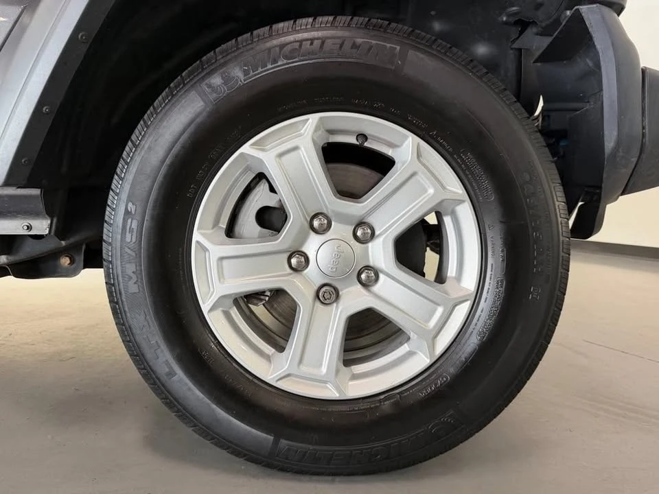 2019 Jeep JL Wrangler - Image 19 of 20