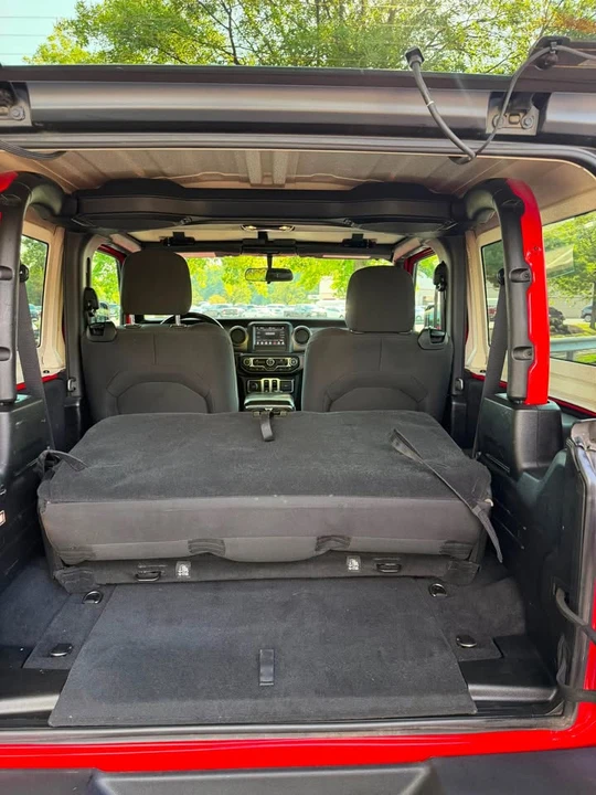 2019 Jeep JL Wrangler - Image 11 of 12
