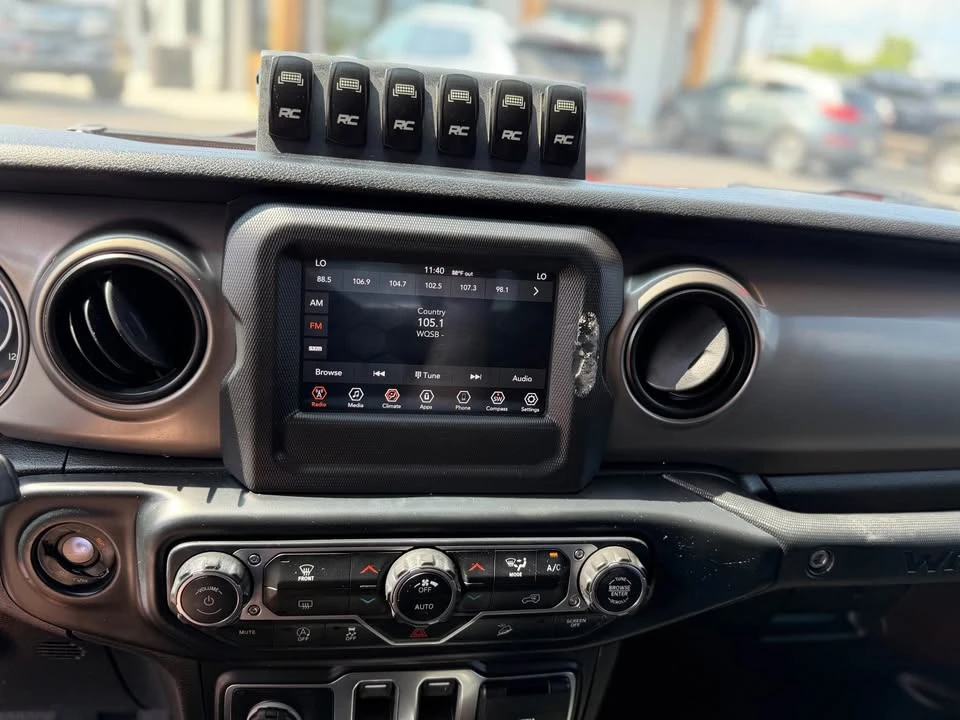 2019 Jeep JL Wrangler - Image 9 of 10