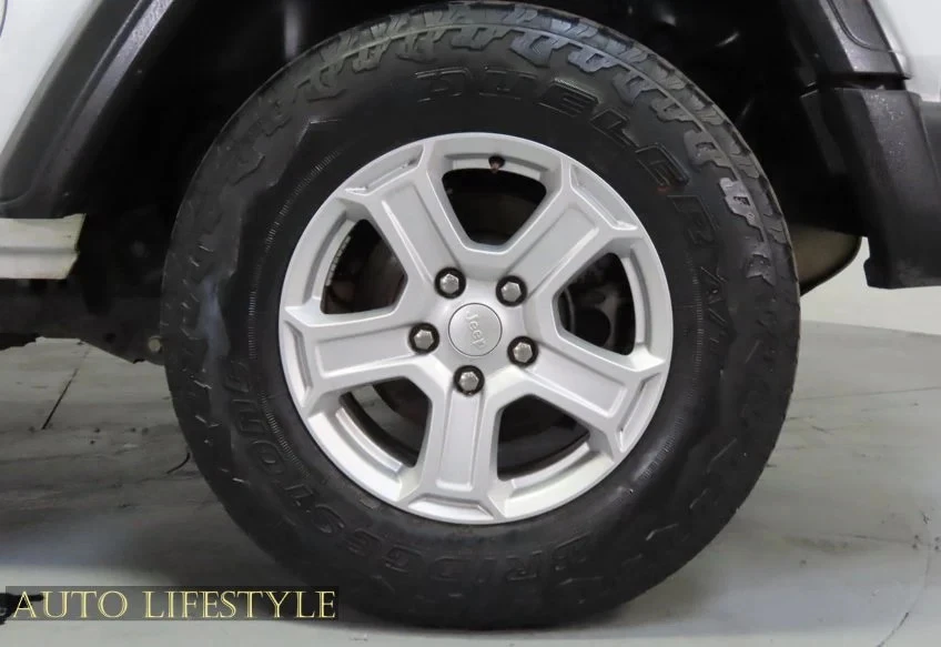 2019 Jeep JL Wrangler - Image 17 of 21