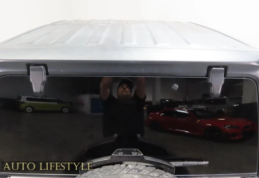 2019 Jeep JL Wrangler - Image 15 of 21