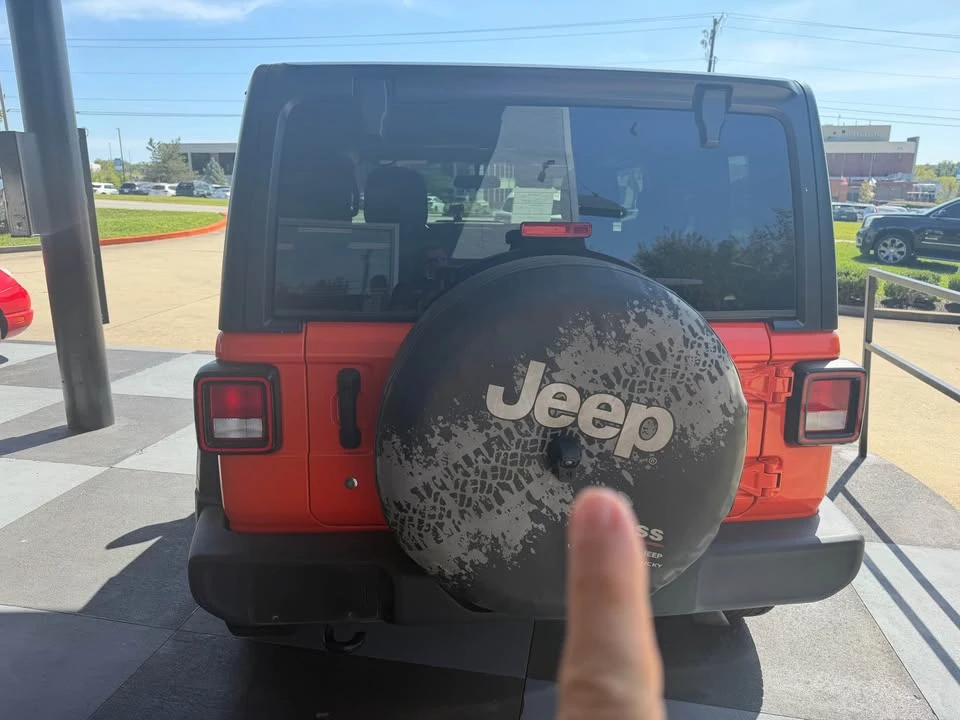 2019 Jeep JL Wrangler - Image 3 of 4