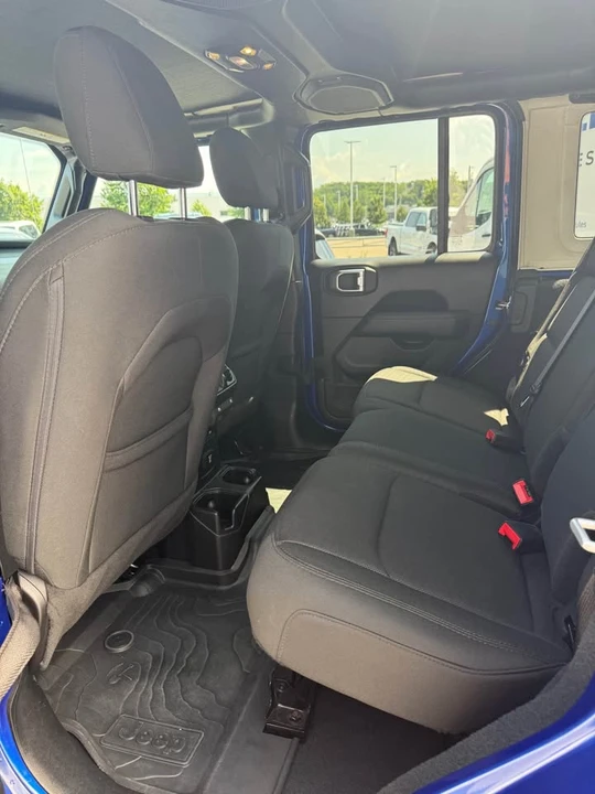 2019 Jeep JL Wrangler - Image 5 of 8