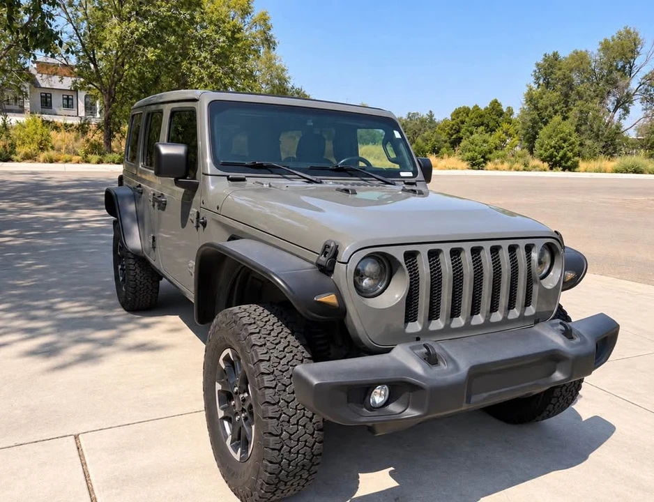 2019 Jeep JL Wrangler - Image 2 of 8