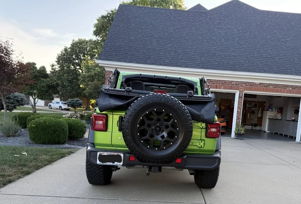 2019 Jeep JL Wrangler - Image 9 of 10