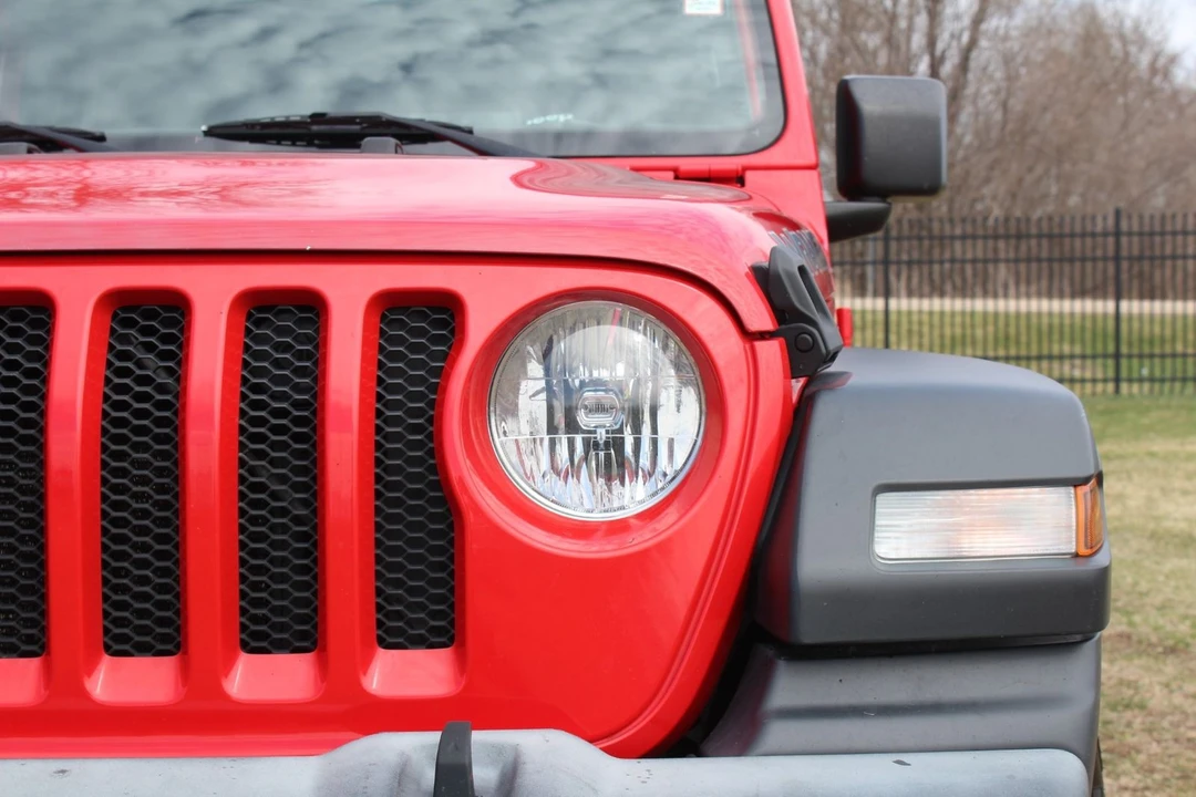 2019 Jeep JL Wrangler - Image 10 of 12