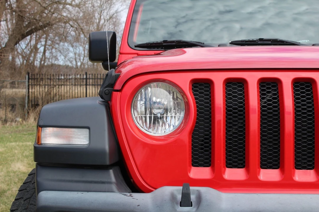 2019 Jeep JL Wrangler - Image 9 of 12