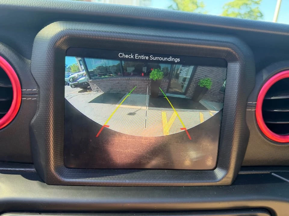 2019 Jeep JL Wrangler - Image 17 of 20