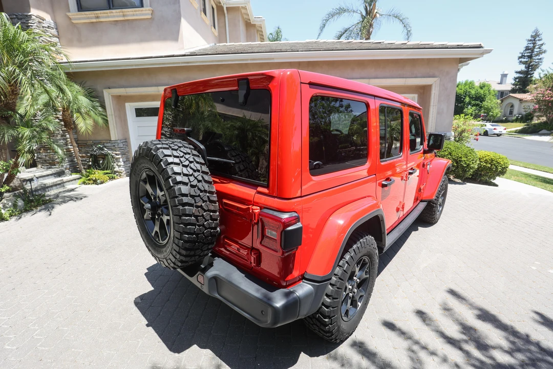 2019 Jeep JL Wrangler - Image 15 of 31