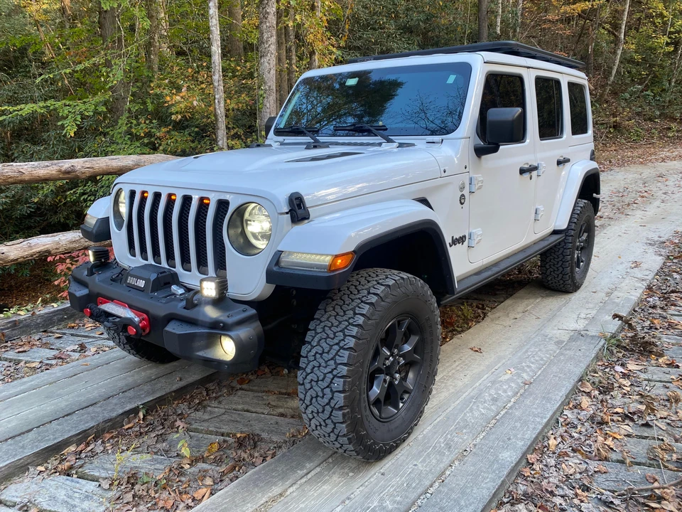 2019 Jeep JL Wrangler - Image 14 of 31