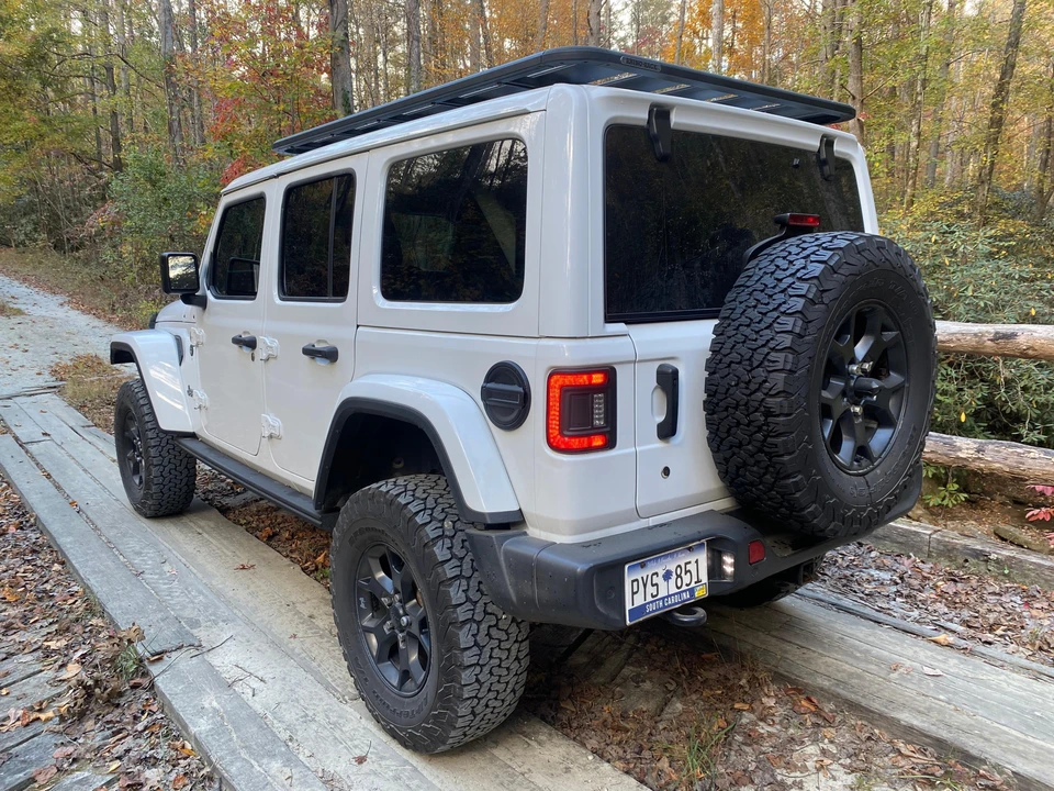 2019 Jeep JL Wrangler - Image 16 of 31
