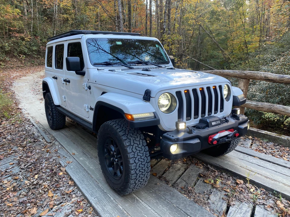 2019 Jeep JL Wrangler - Image 19 of 31