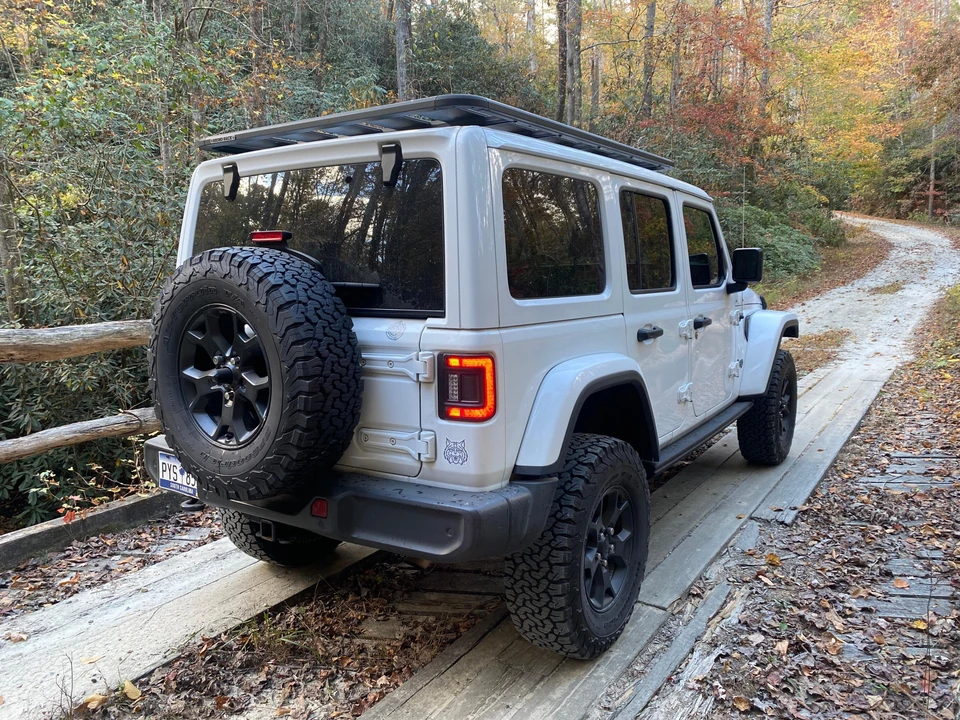 2019 Jeep JL Wrangler - Image 17 of 31