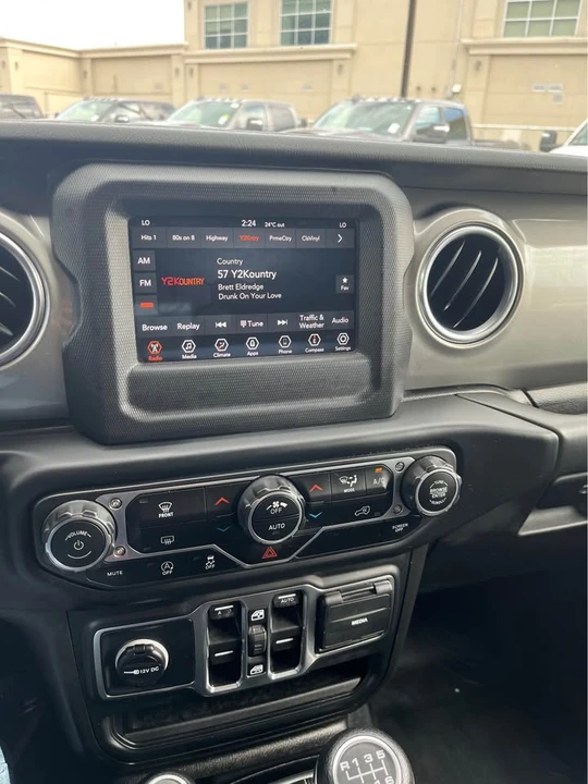 2019 Jeep JL Wrangler - Image 8 of 9