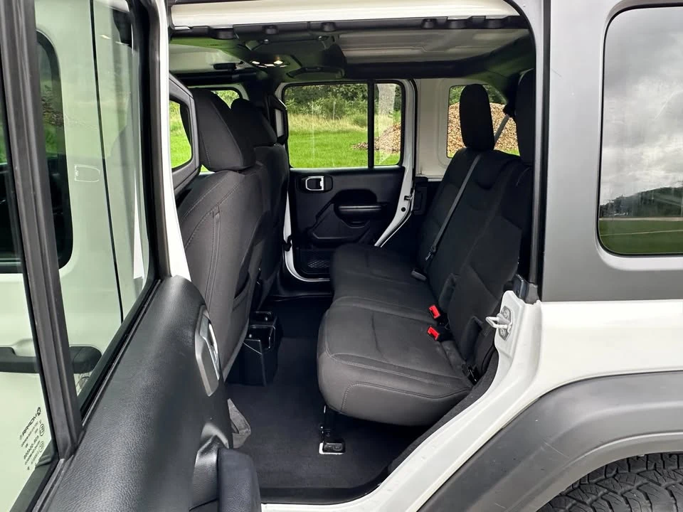 2019 Jeep JL Wrangler - Image 15 of 20