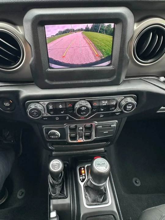 2019 Jeep JL Wrangler - Image 19 of 20