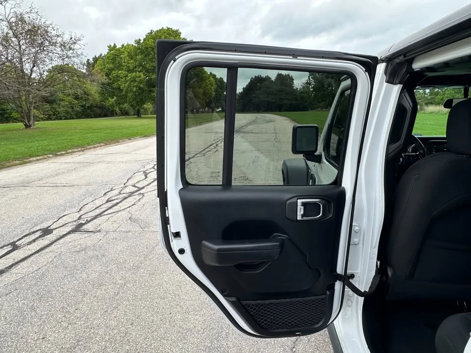 2019 Jeep JL Wrangler - Image 14 of 20