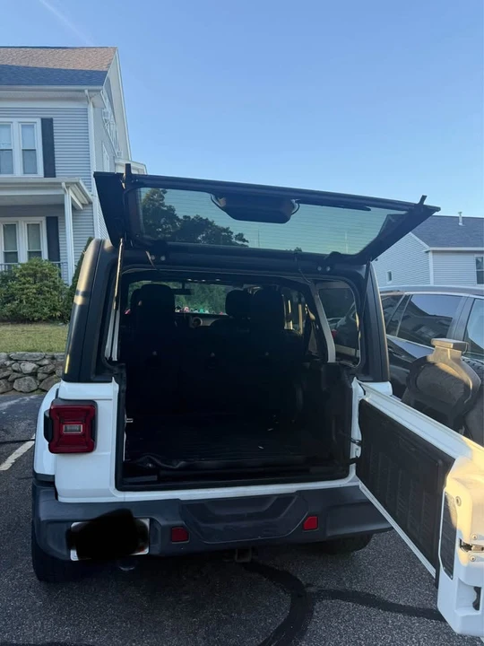 2019 Jeep JL Wrangler - Image 4 of 8
