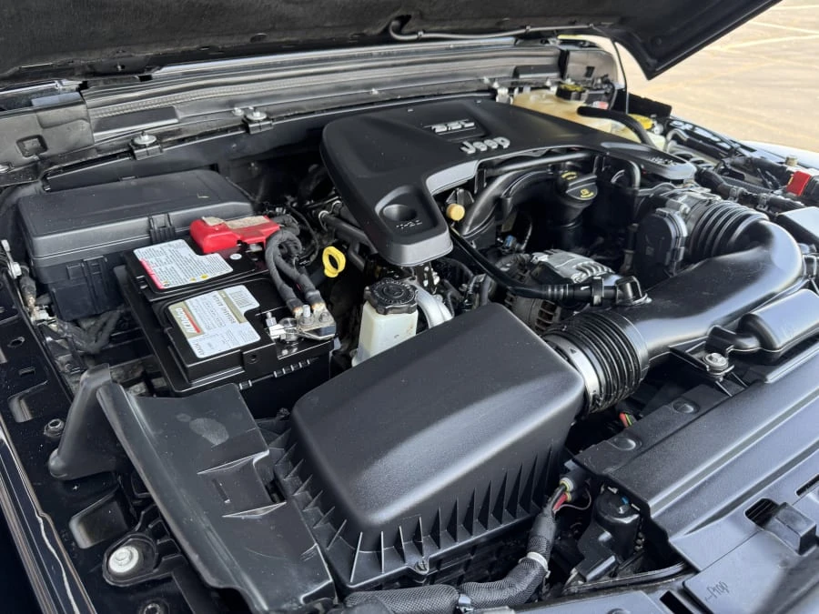 2019 Jeep JL Wrangler - Image 11 of 12
