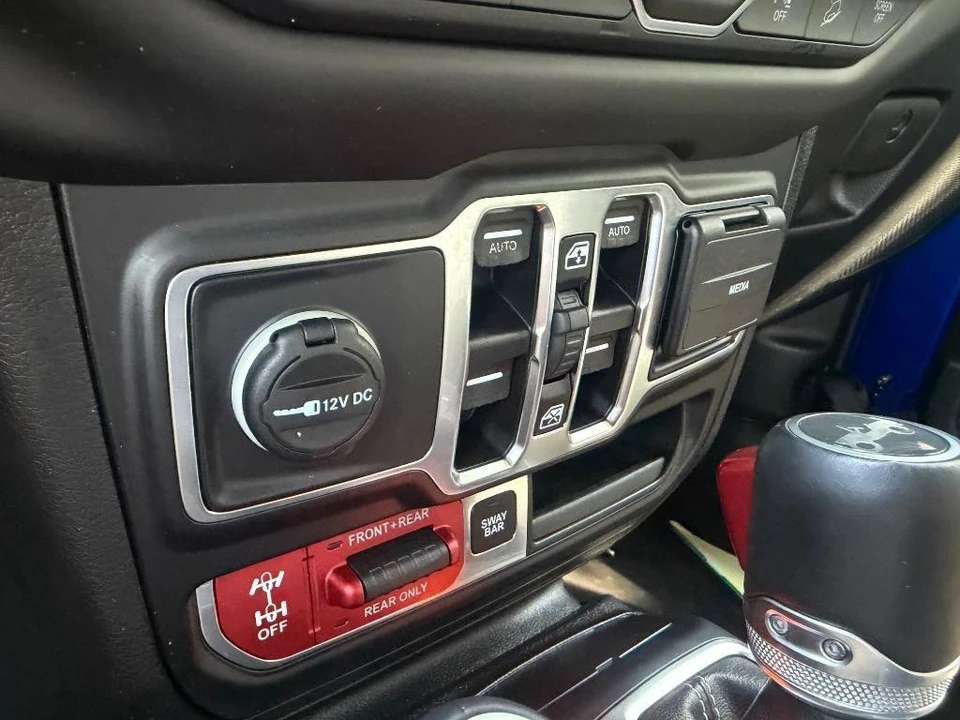 2019 Jeep JL Wrangler - Image 20 of 31