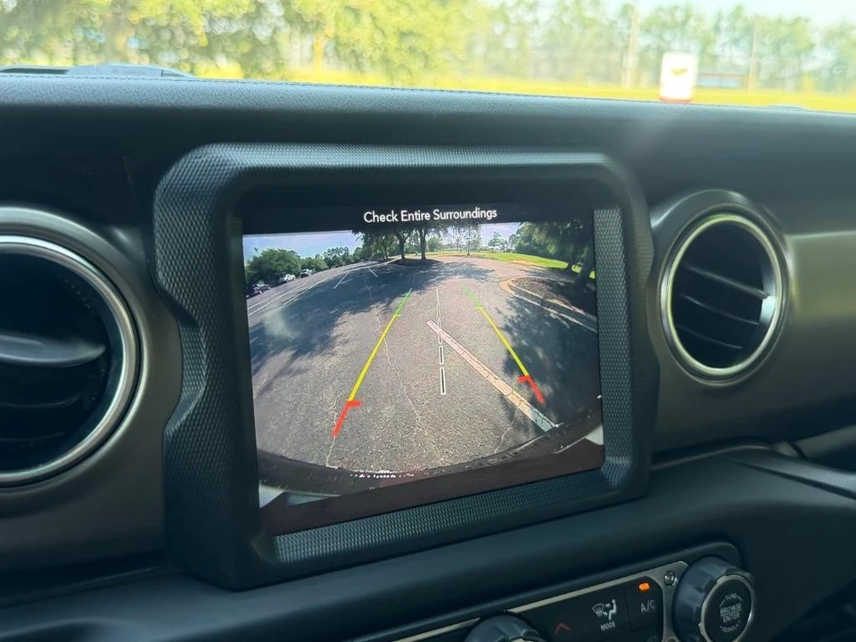 2019 Jeep JL Wrangler - Image 16 of 31