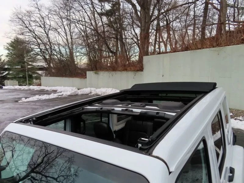 2019 Jeep JL Wrangler - Image 5 of 12