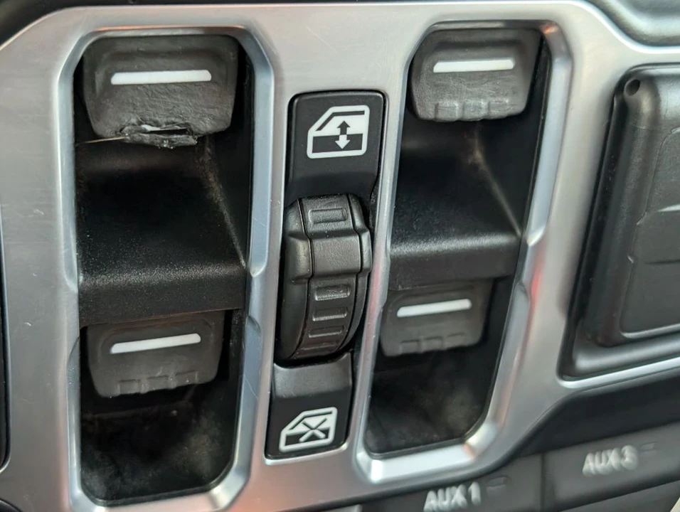 2019 Jeep JL Wrangler - Image 19 of 21