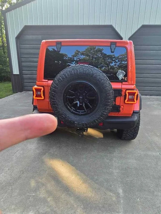 2019 Jeep JL Wrangler - Image 4 of 10