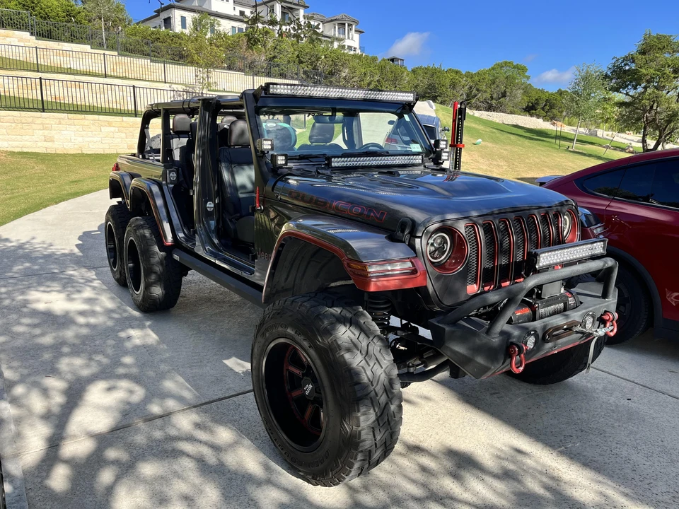 2019 Jeep JL Wrangler - Image 14 of 31