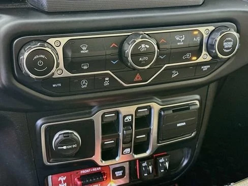 2019 Jeep JL Wrangler - Image 17 of 19