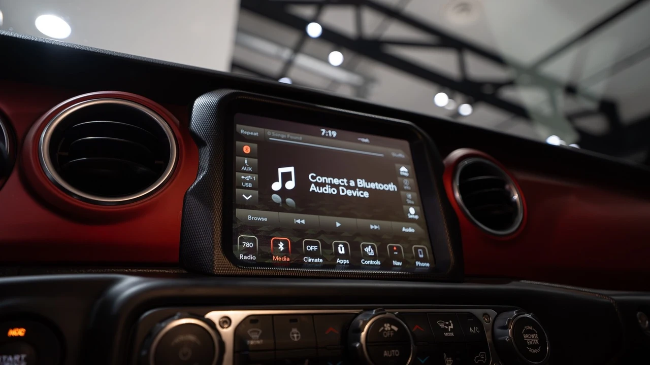 2019 Jeep JL Wrangler - Image 25 of 31
