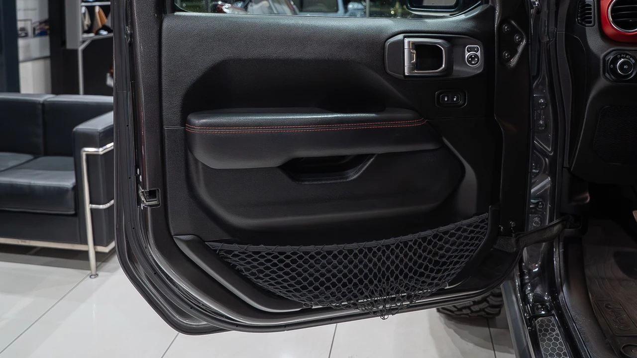 2019 Jeep JL Wrangler - Image 15 of 31