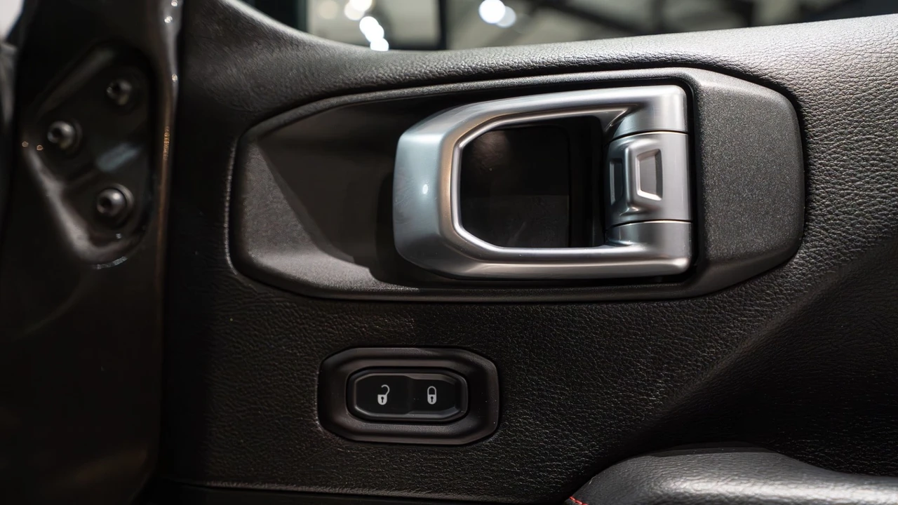 2019 Jeep JL Wrangler - Image 30 of 31