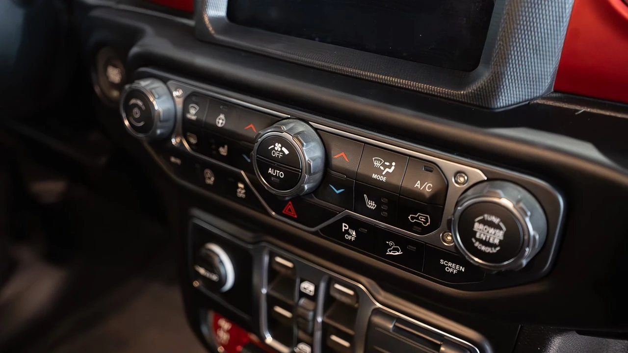 2019 Jeep JL Wrangler - Image 26 of 31