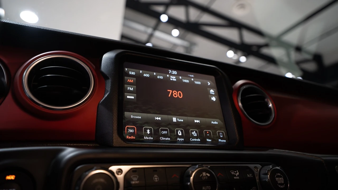 2019 Jeep JL Wrangler - Image 24 of 31