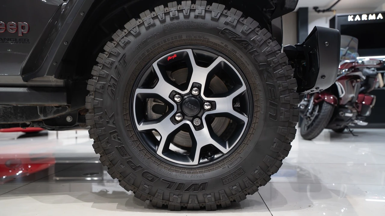 2019 Jeep JL Wrangler - Image 14 of 31