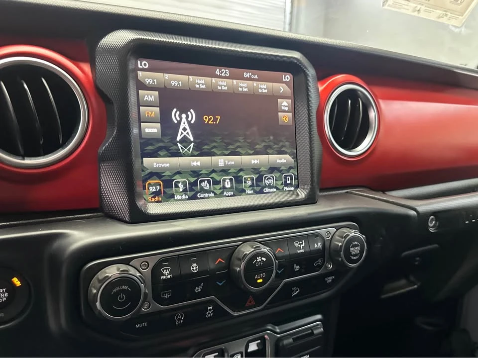 2019 Jeep JL Wrangler - Image 17 of 20