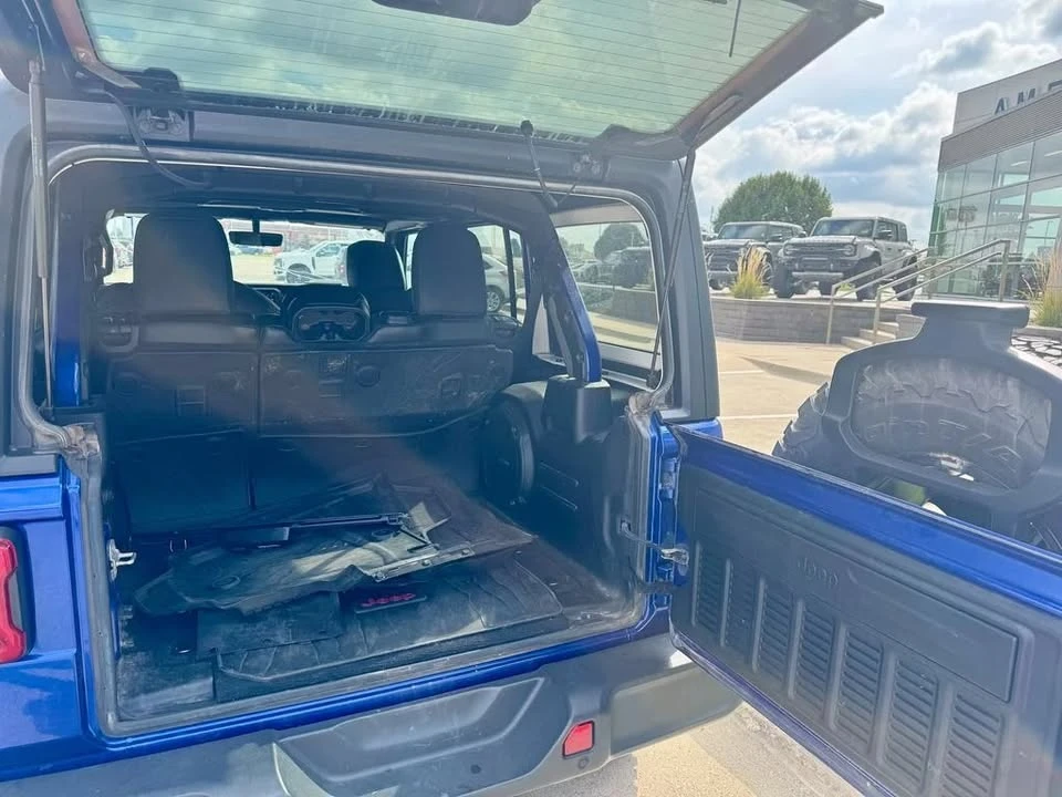 2019 Jeep JL Wrangler - Image 11 of 20