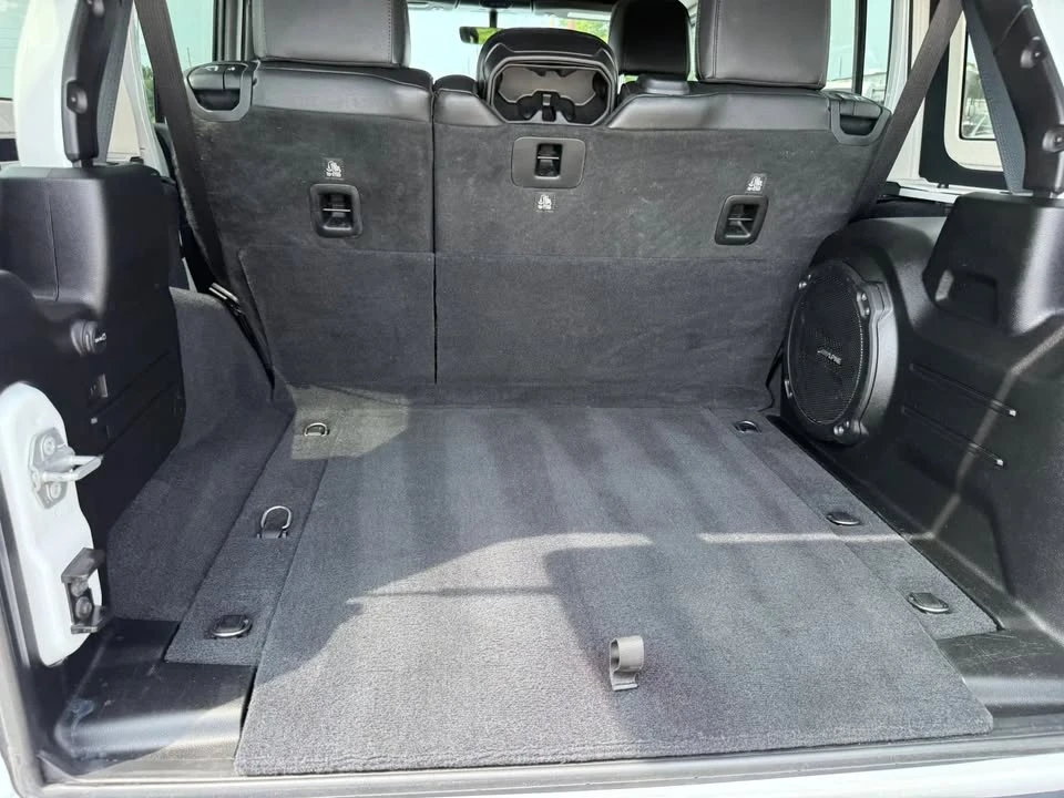2019 Jeep JL Wrangler - Image 18 of 20
