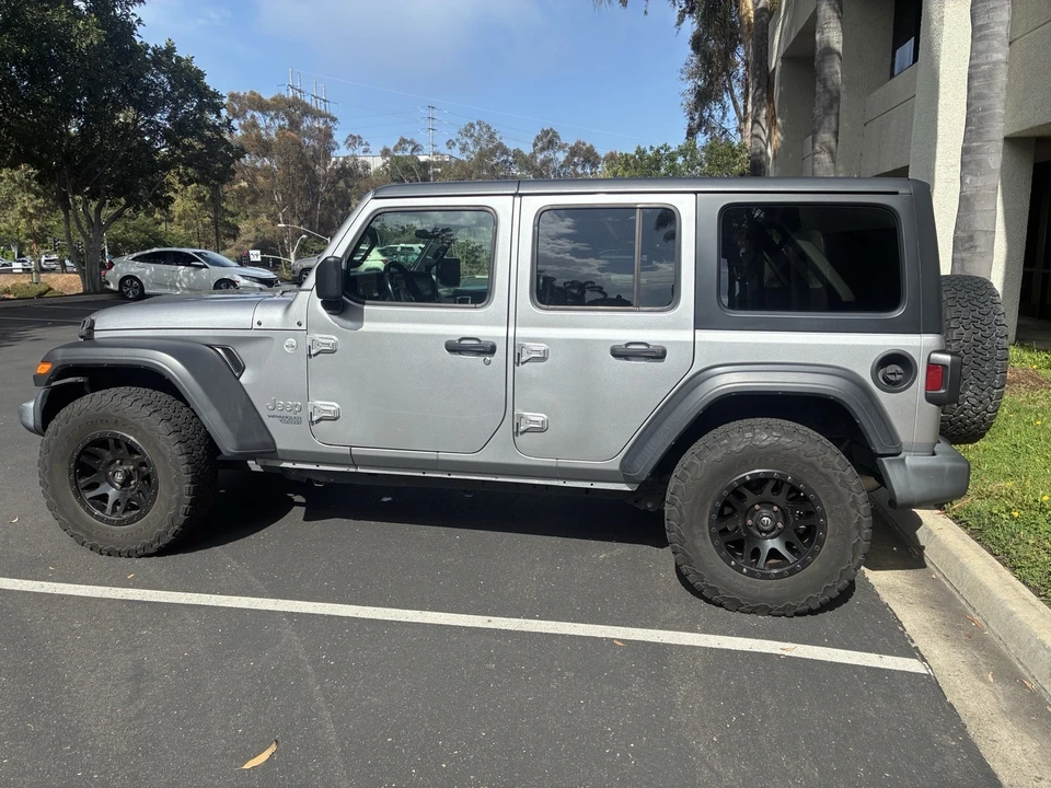 2019 Jeep JL Wrangler - Image 2 of 18