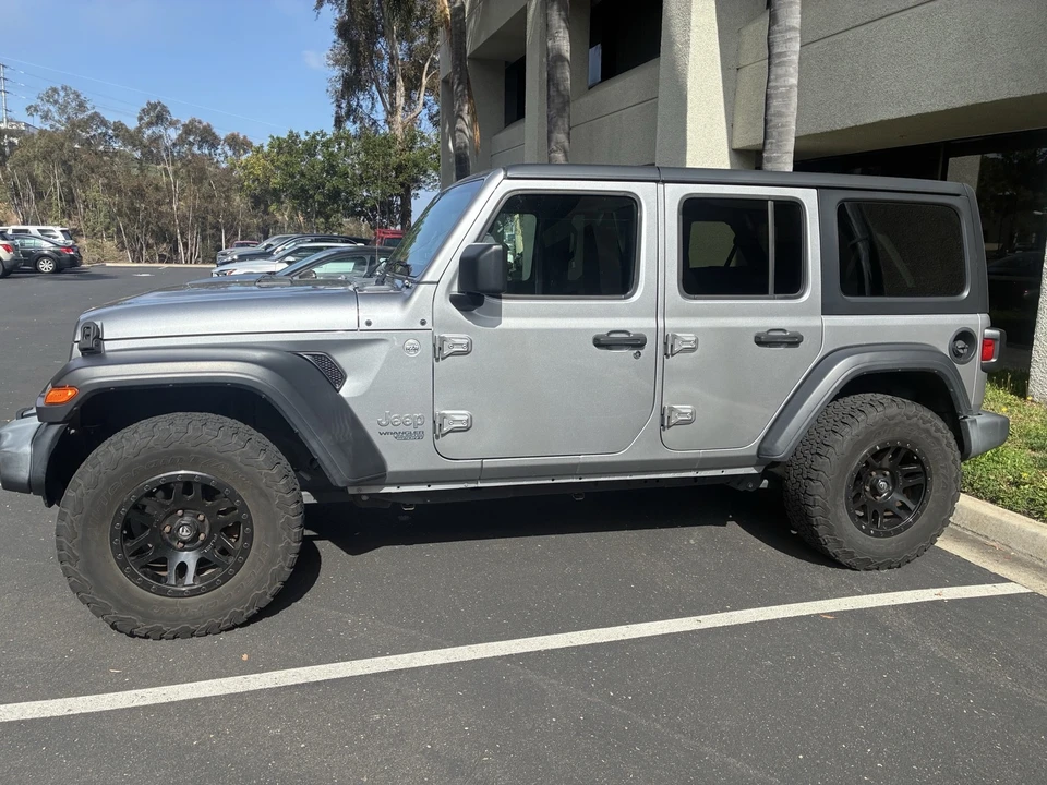 2019 Jeep JL Wrangler - Image 15 of 18
